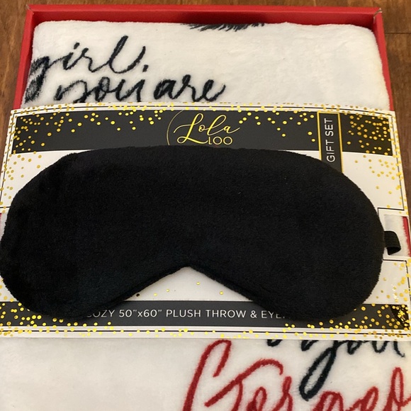 2-piece plush throw and sleep mask gift set NEW - Picture 2 of 6